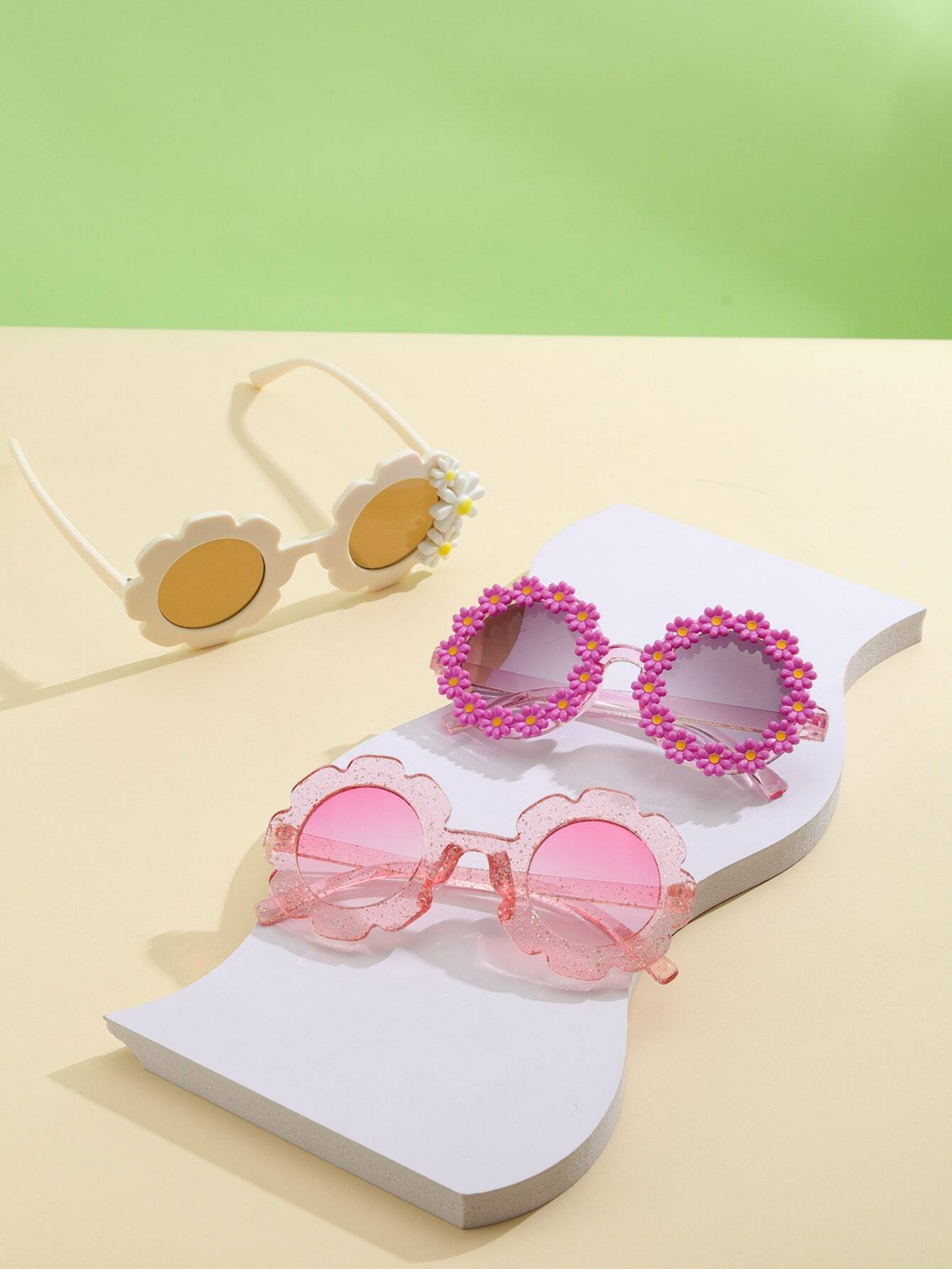 Fashionable Glasses With Flower Design