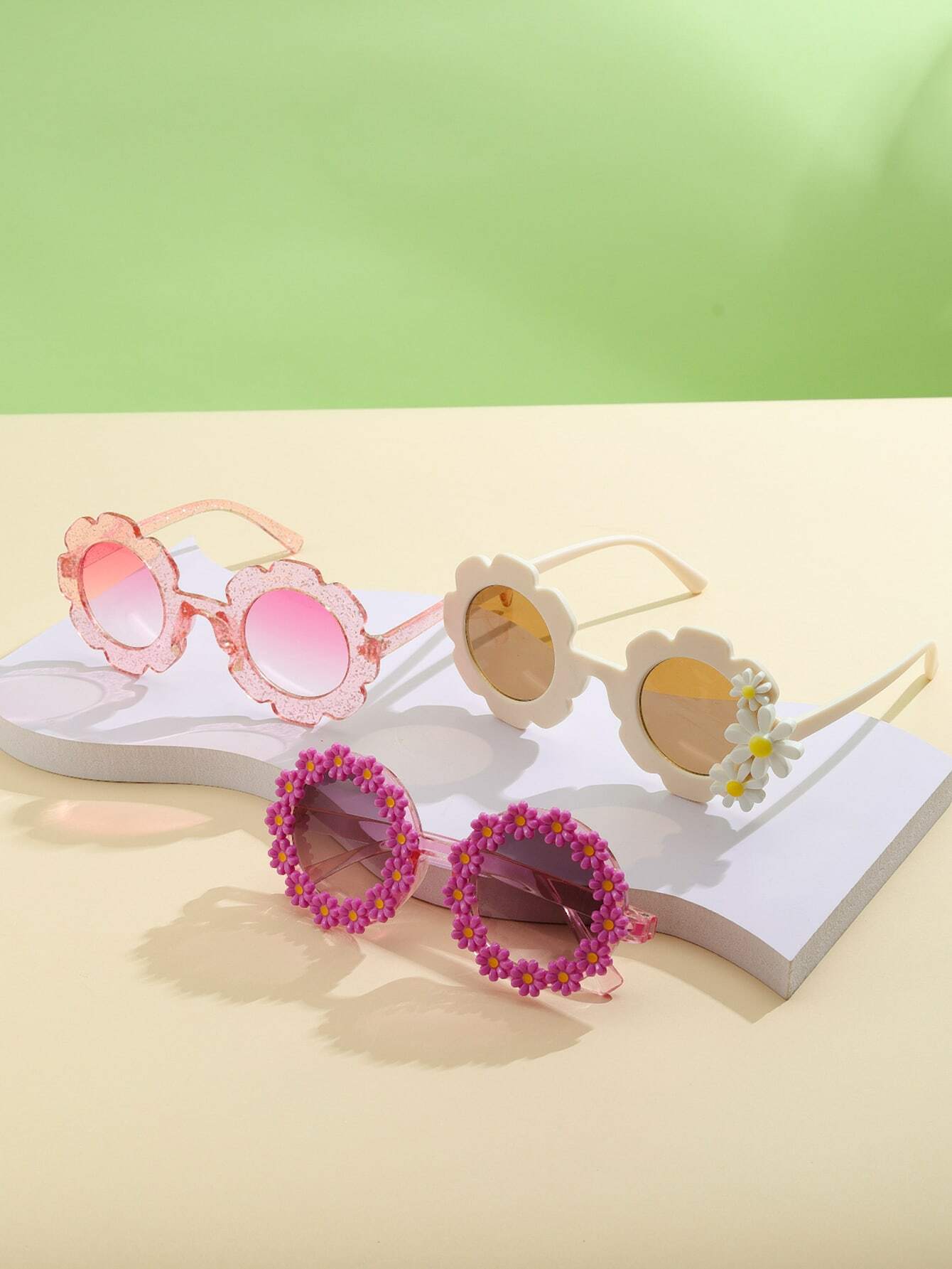 Fashionable Glasses With Flower Design