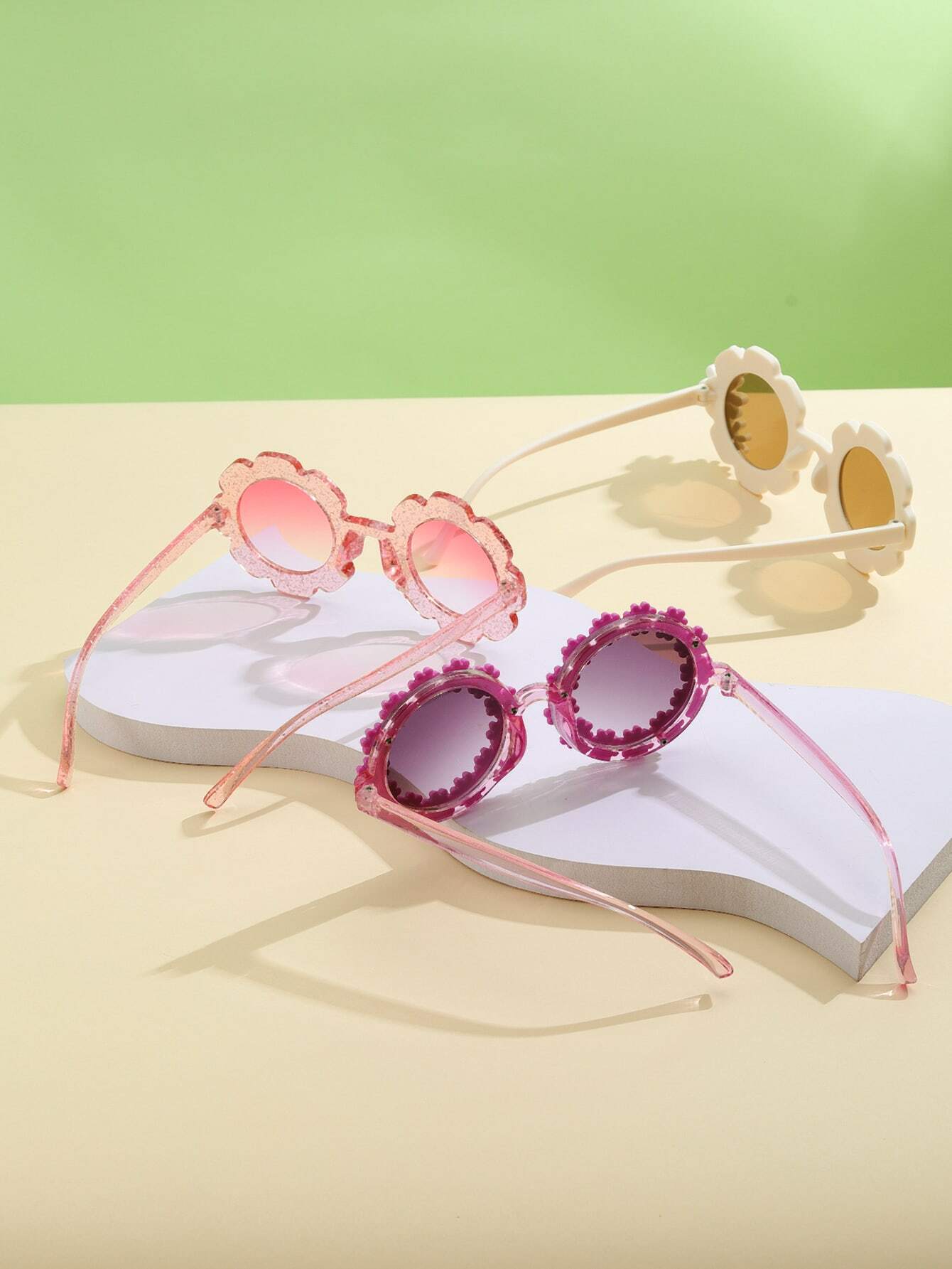 Fashionable Glasses With Flower Design